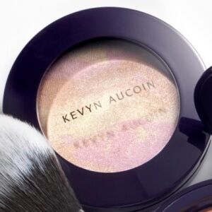 Kevyn Aucoin Opulent Finishing Powder in Incandescent - Discontinued /New in Box